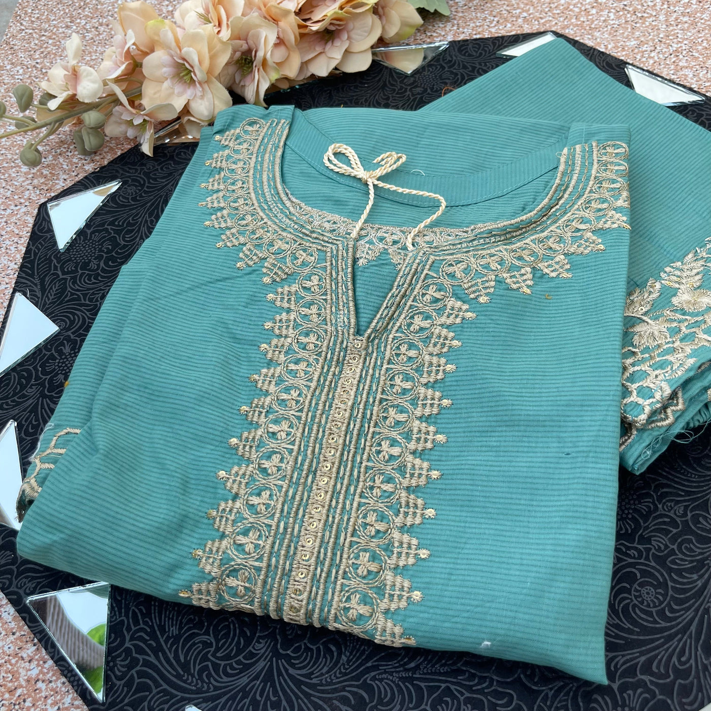 Leila Embroidered 2pcs